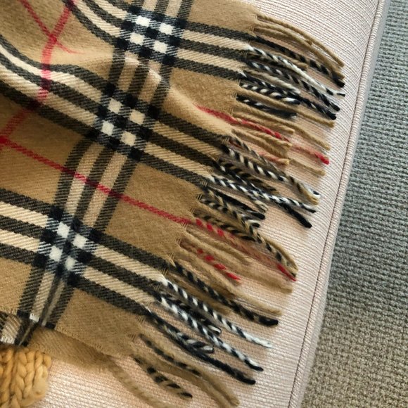 Vintage BURBERRYS of London Nova Check 100% Lambs Wool Scarf - Picture 5 of 5